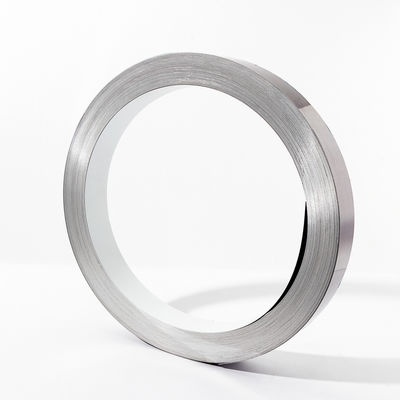 Zwierzchnia na zewnątrz aluminiowa, o szerokości 1,0 mm