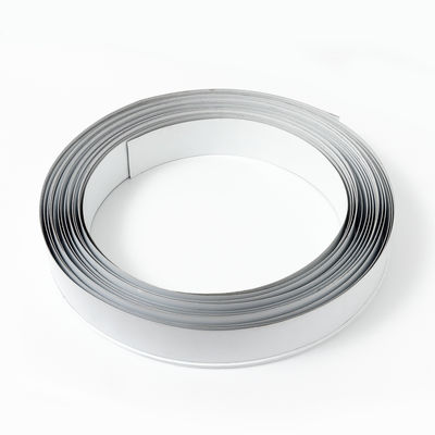 Wytrzymałe litery kanałowe wycięte z czapką