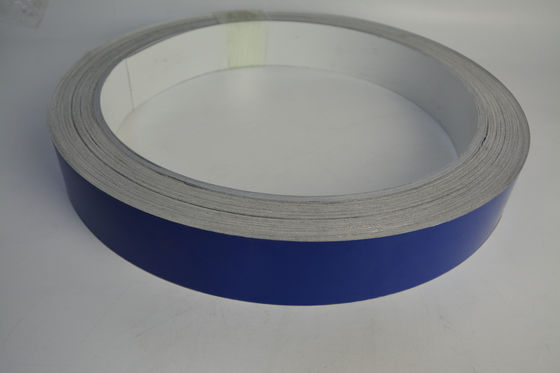 Kolorowe aluminiowe czapki na zewnątrz