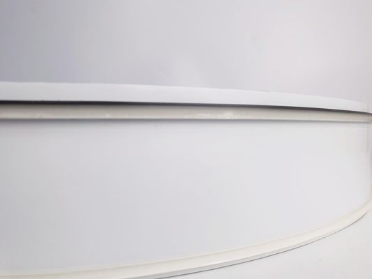 Kolorowy materiał literowy bez obróbki literowej z projektem krawędzi i źródłem światła LED