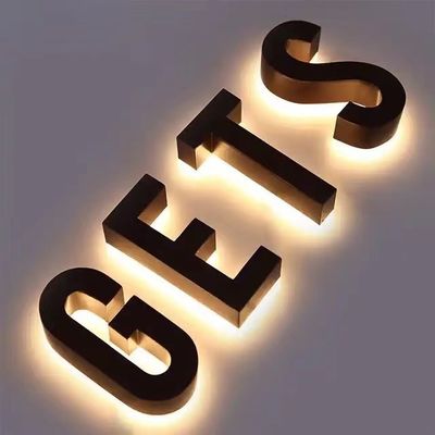 Oświetlone litery kanałowe