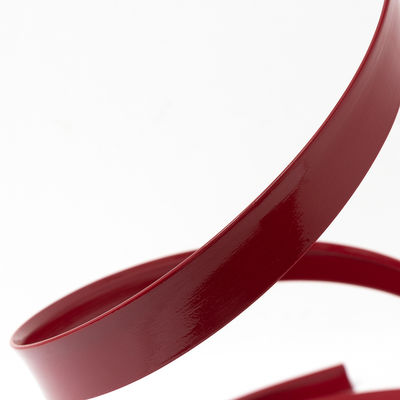 Czerwony plastikowy czapek do czapek z literami